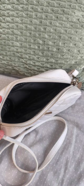 Bolso blanco acolchado bandolera
