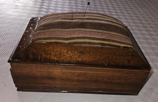 Porta spilli e fili da cucito dell’800