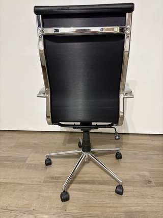Silla de oficina ergonómica negra