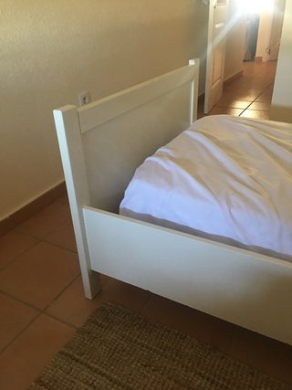 2 Letti Singoli in Legno Bianco con Testiera e Piedi