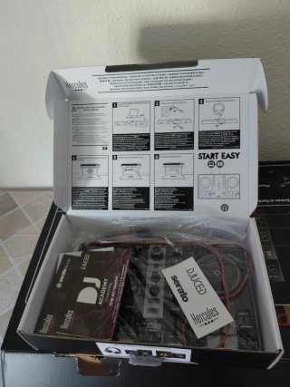 Controladora DJ Hercules DJControl Inpulse 200 MK2