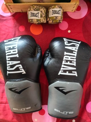 Guantes de Boxeo Everlast Negros y Grises