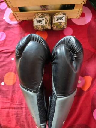 Guantes de Boxeo Everlast Negros y Grises