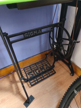 Máquina de coser Sigma antigua