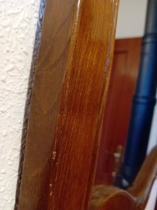 Espejo de madera castaño tallada