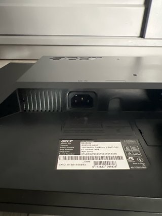 Monitor Acer 23 pulgadas diagonal y 22 pulgada
