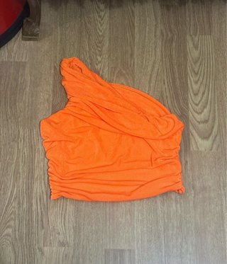 Top naranja asimétrico