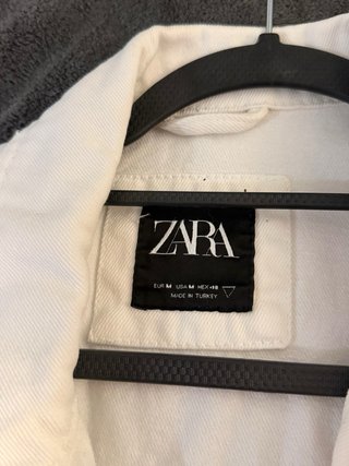 Chaqueta vaquera blanca Zara personalizada