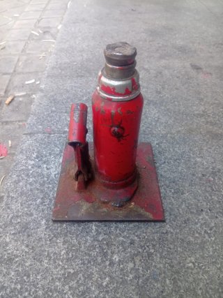 Gato hidráulico rojo LARZAP B 42