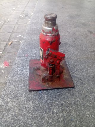 Gato hidráulico rojo LARZAP B 42