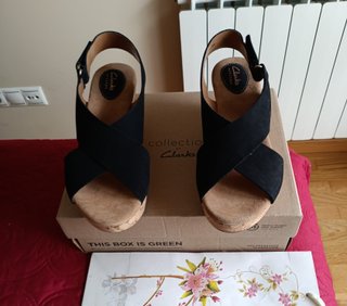 Sandalias cuña Clarks Piel negras talla 41 de 100€