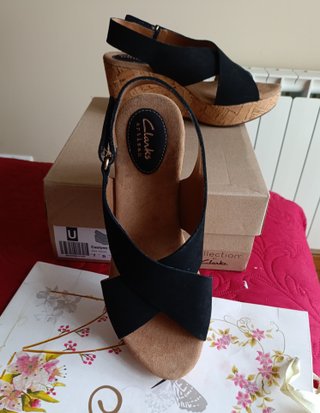 Sandalias cuña Clarks Piel negras talla 41 de 100€