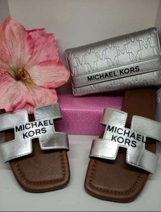Michael Kors Sandalias y Cartera Plata