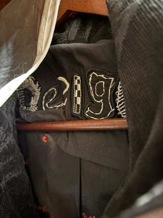 Abrigo Desigual negro estampado