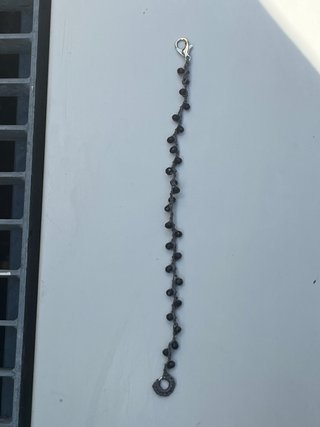 Bracciale fatto a mano con perline nere