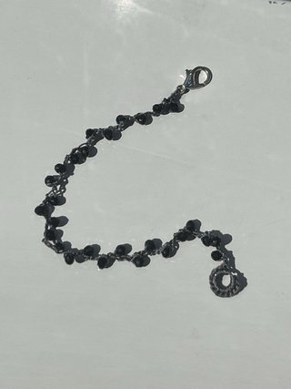 Bracciale fatto a mano con perline nere