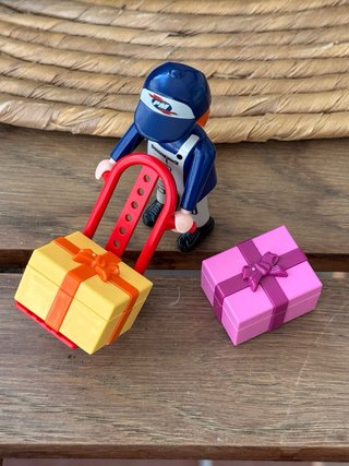 Playmobil repartidor con carretilla y 2 paquetes