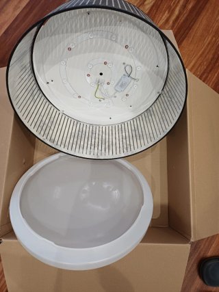 Lámpara LED moderna bajo consumo