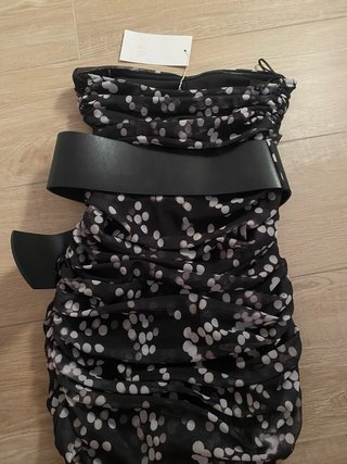 Vestido lunares palabra de honor con cinturón ZARA