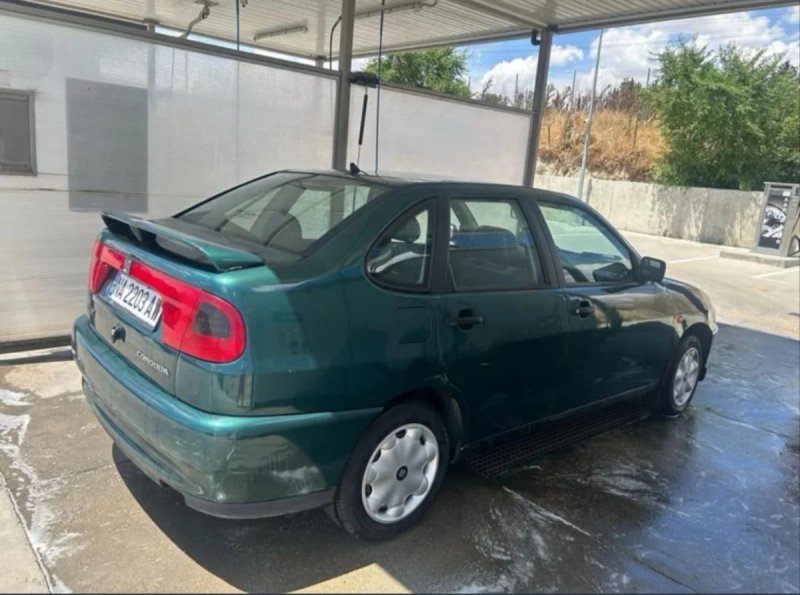 SEAT Cordoba 1998 - foto 1