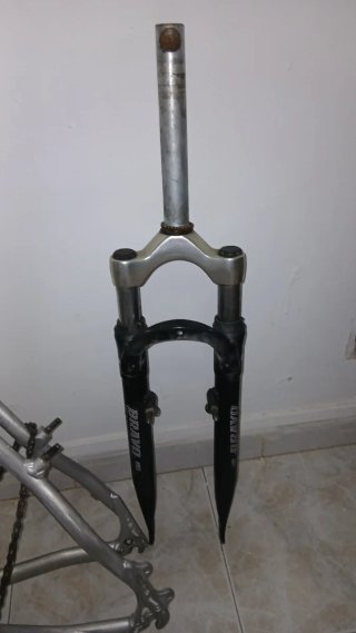 Cuadro Orbea con horquilla y ruedas