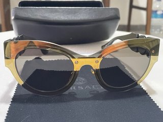 Gafas de sol Versace doradas y multicolor