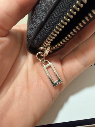 Monedero Guess Negro Estampado