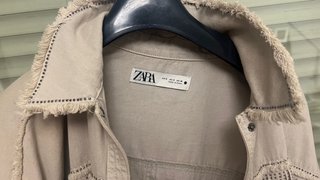 Chaqueta Zara flecos caqui