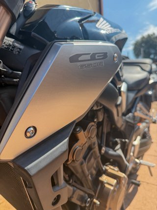 Honda CB650R Negra y Plata