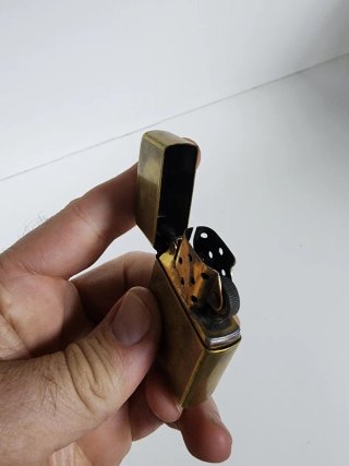 Mechero Zippo Dorado