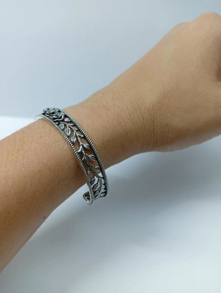 Pulsera plata diseño rosas y hojas