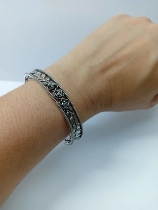 Pulsera plata diseño rosas y hojas