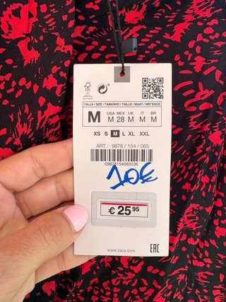 Falda Zara Estampada Roja y Negra