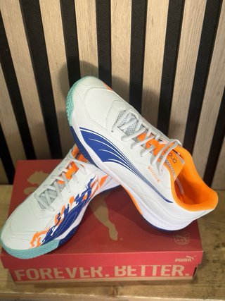 Zapatillas Puma Blancas y Naranja