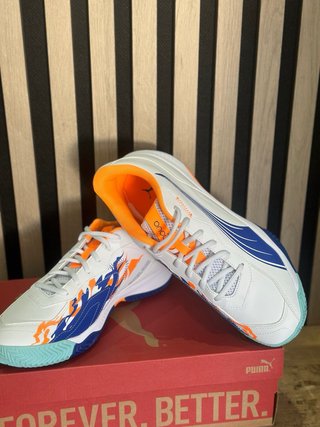Zapatillas Puma Blancas y Naranja