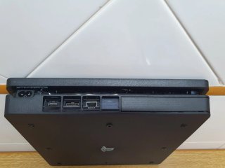 PS4 Slim 1TB Negra + Assassin's Creed Unity