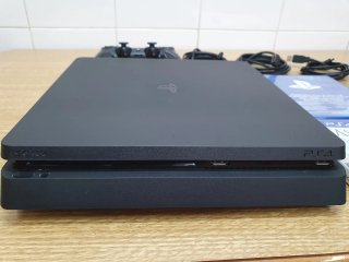 PS4 Slim 1TB Negra + Assassin's Creed Unity