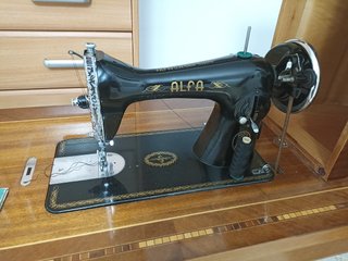Máquina de coser Alfa