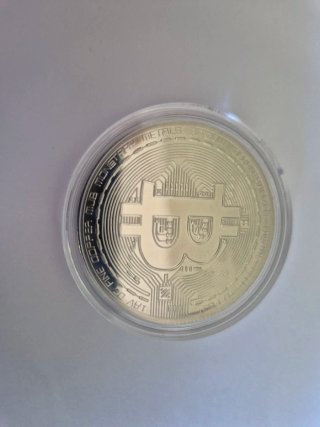 5 Monedas Bitcoin y Ethereum en Cápsula