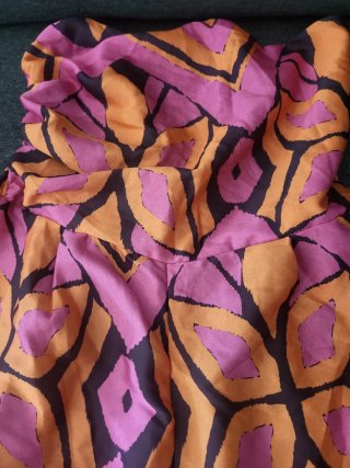 Mono estampado naranja y rosa