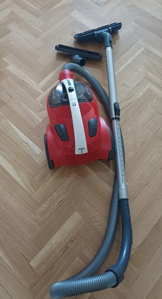 Aspiradora sin bolsa roja