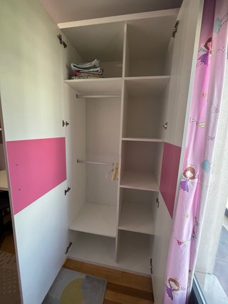 Habitación infantil completa: cama, armario y esta