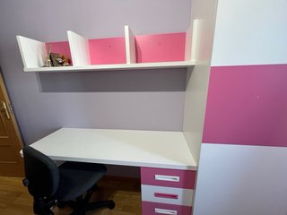 Habitación infantil completa: cama, armario y esta