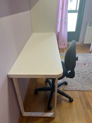 Habitación infantil completa: cama, armario y esta