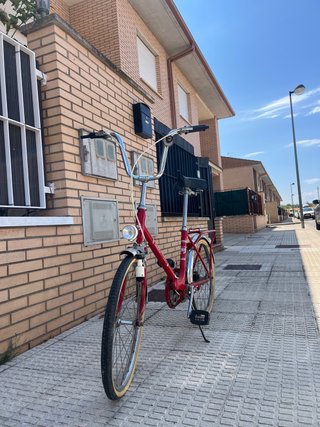 Bicicleta BH plegable roja