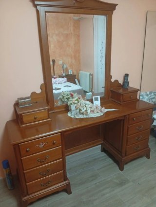 Tocador, mesilla y cabecero de madera