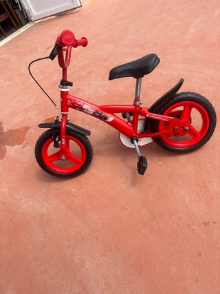 Bicicleta infantil roja