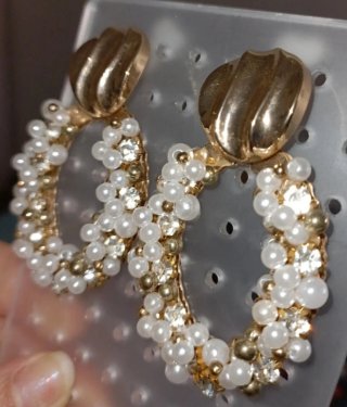 Orecchini pendenti perle e strass oro