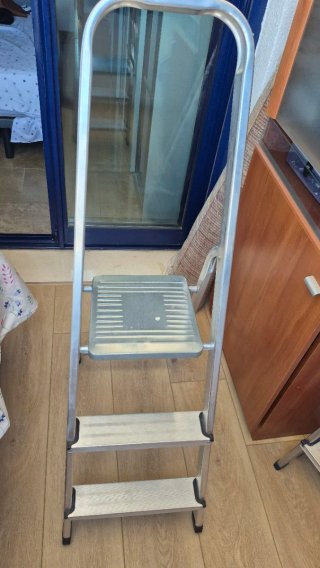 Escalera de aluminio 3 peldaños