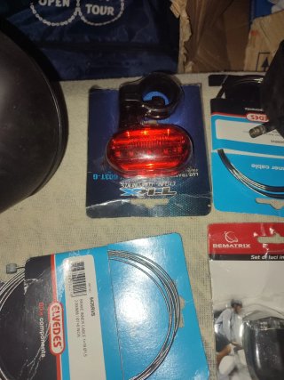 Accesorios Bicicleta: Sillín, Luces, Cuentakilómet